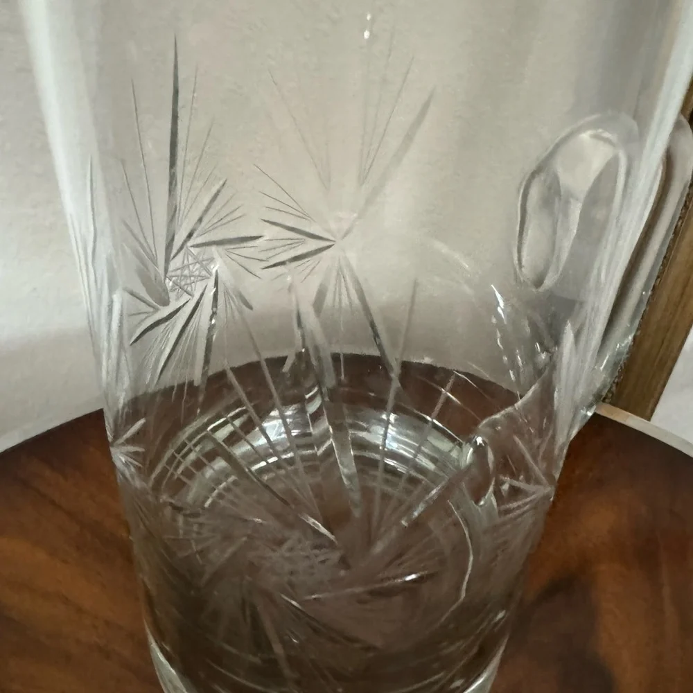 Stunning Mid-Century Pitcher Featuring The Iconic Atomic Starburst 62 Ounces